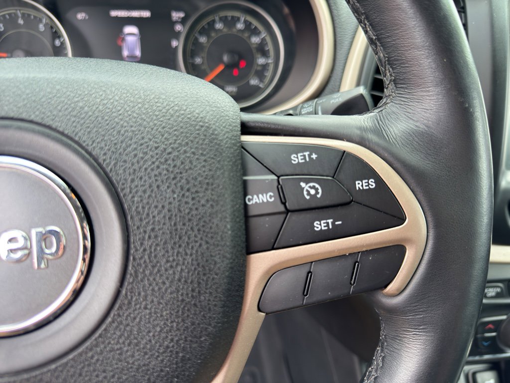 Used 2015 Jeep Cherokee Limited AWD/4WD image 24
