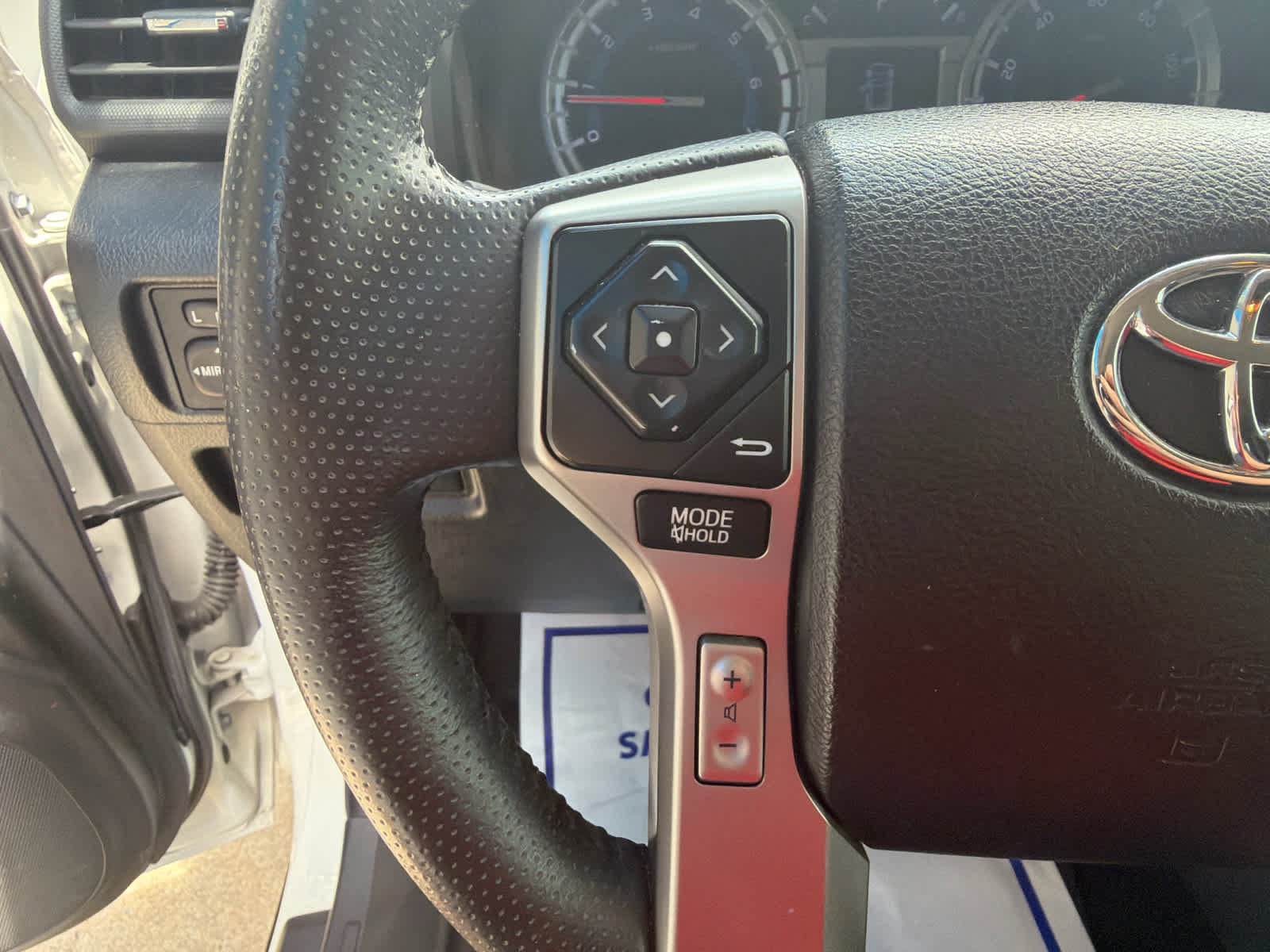 Used 2019 Toyota 4Runner SR5 AWD/4WD image 15