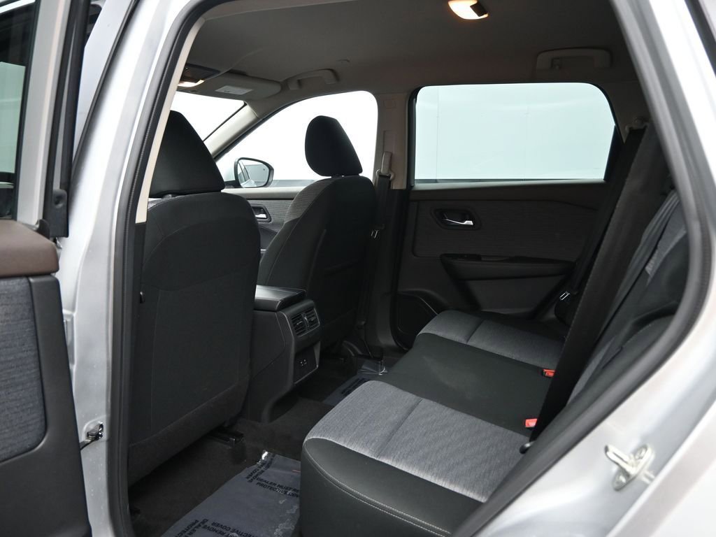 Used 2023 Nissan Rogue SV image 29