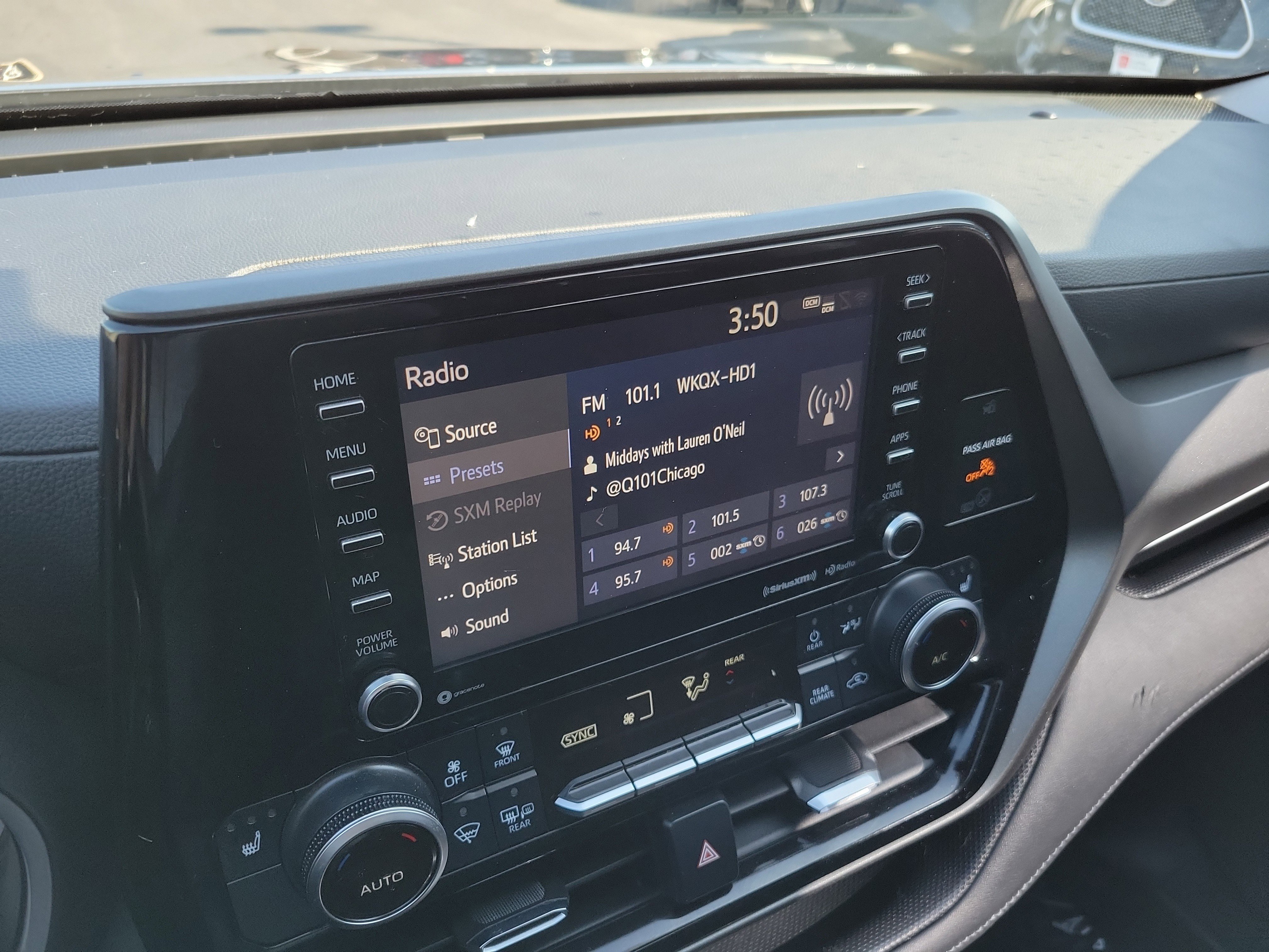 Used 2021 Toyota Highlander XLE image 31