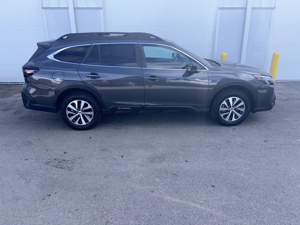 Used 2024 Subaru Outback Premium AWD/4WD image 4