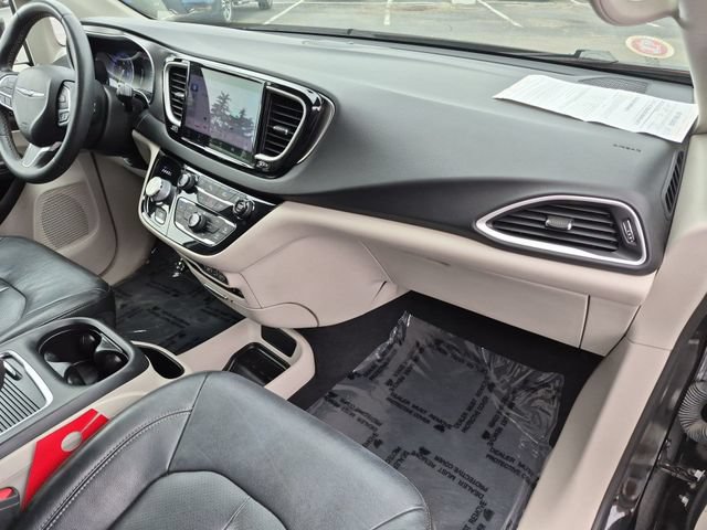 Used 2022 Chrysler Pacifica Touring-L FWD image 30