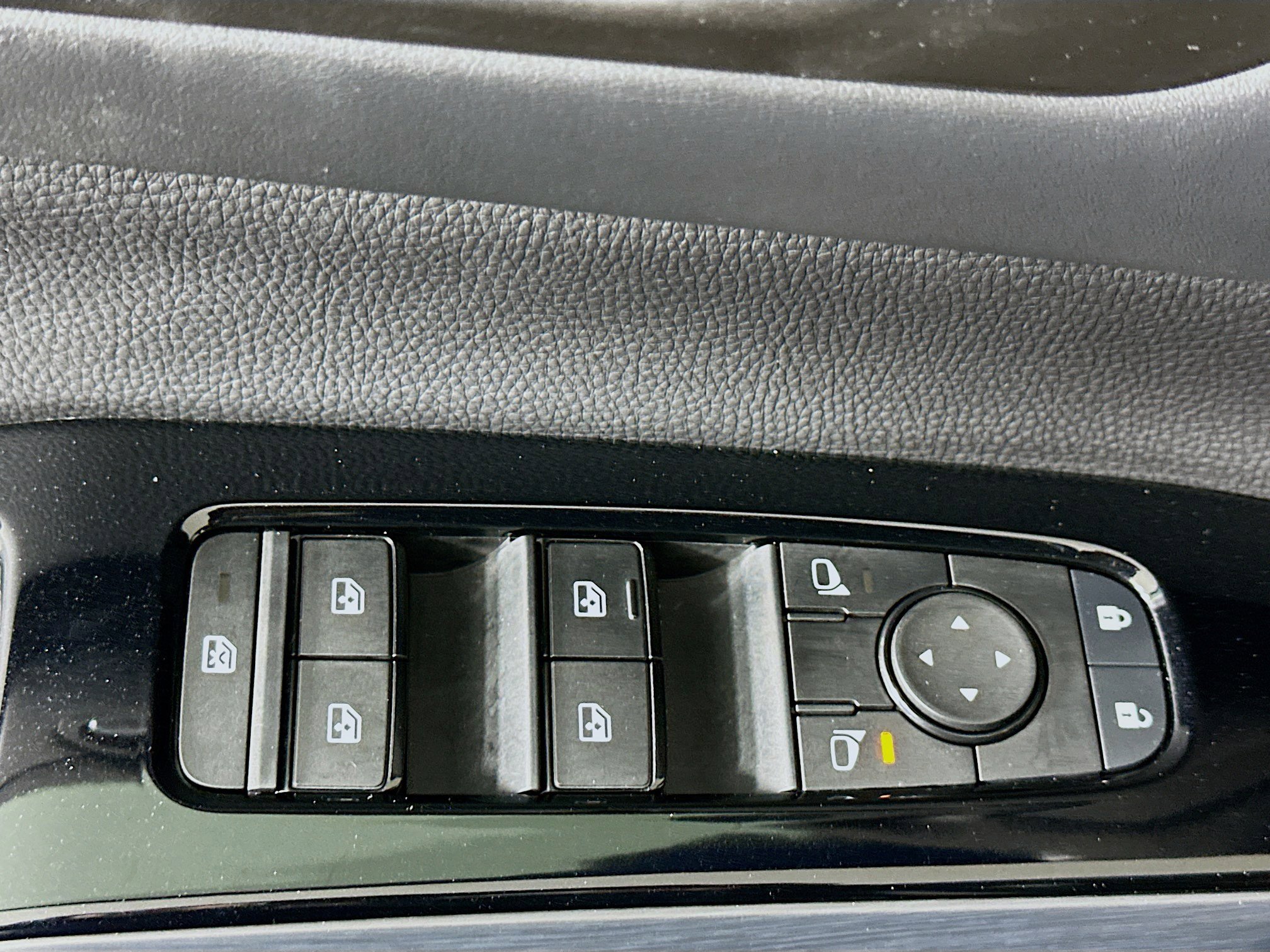 Used 2025 Nissan Pathfinder SL image 15