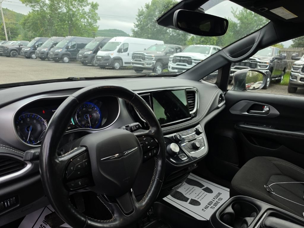 Used 2021 Chrysler Pacifica Touring w/ Cold Weather Group AWD/4WD image 9