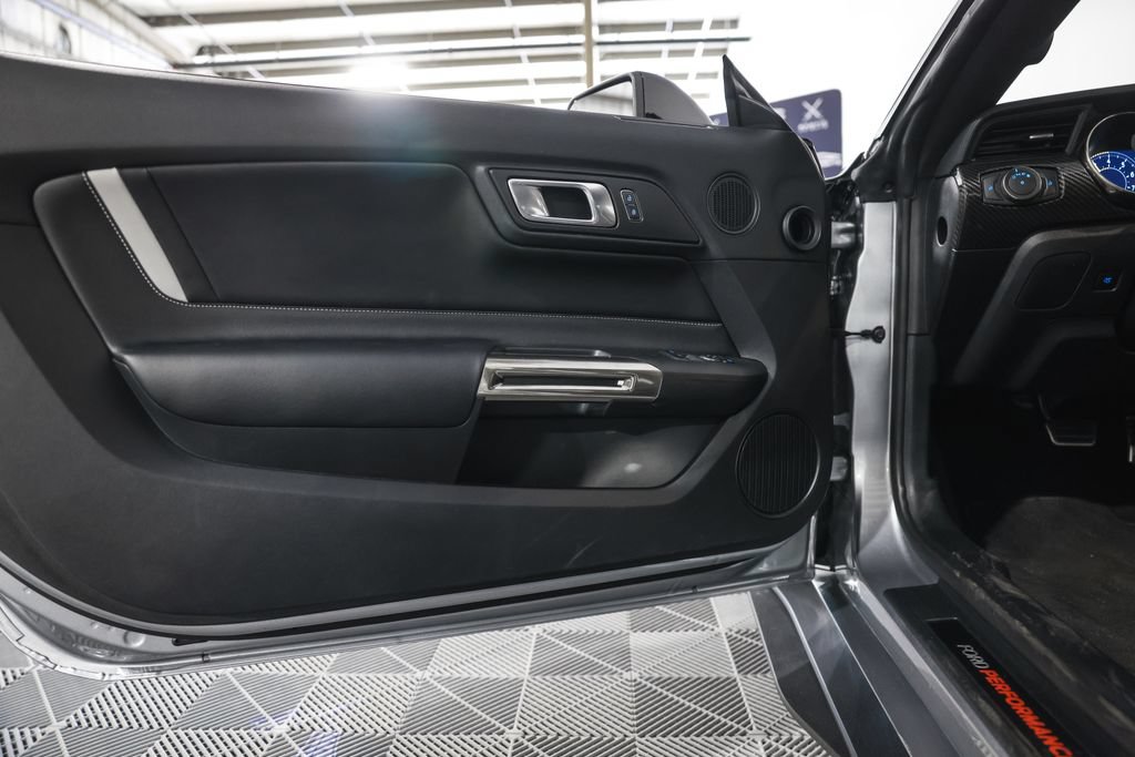Used 2020 Ford Mustang Shelby GT500 w/ Carbon Fiber Track Pack RWD image 28