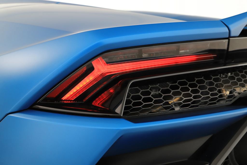 Used 2020 Lamborghini Huracan EVO RWD image 35