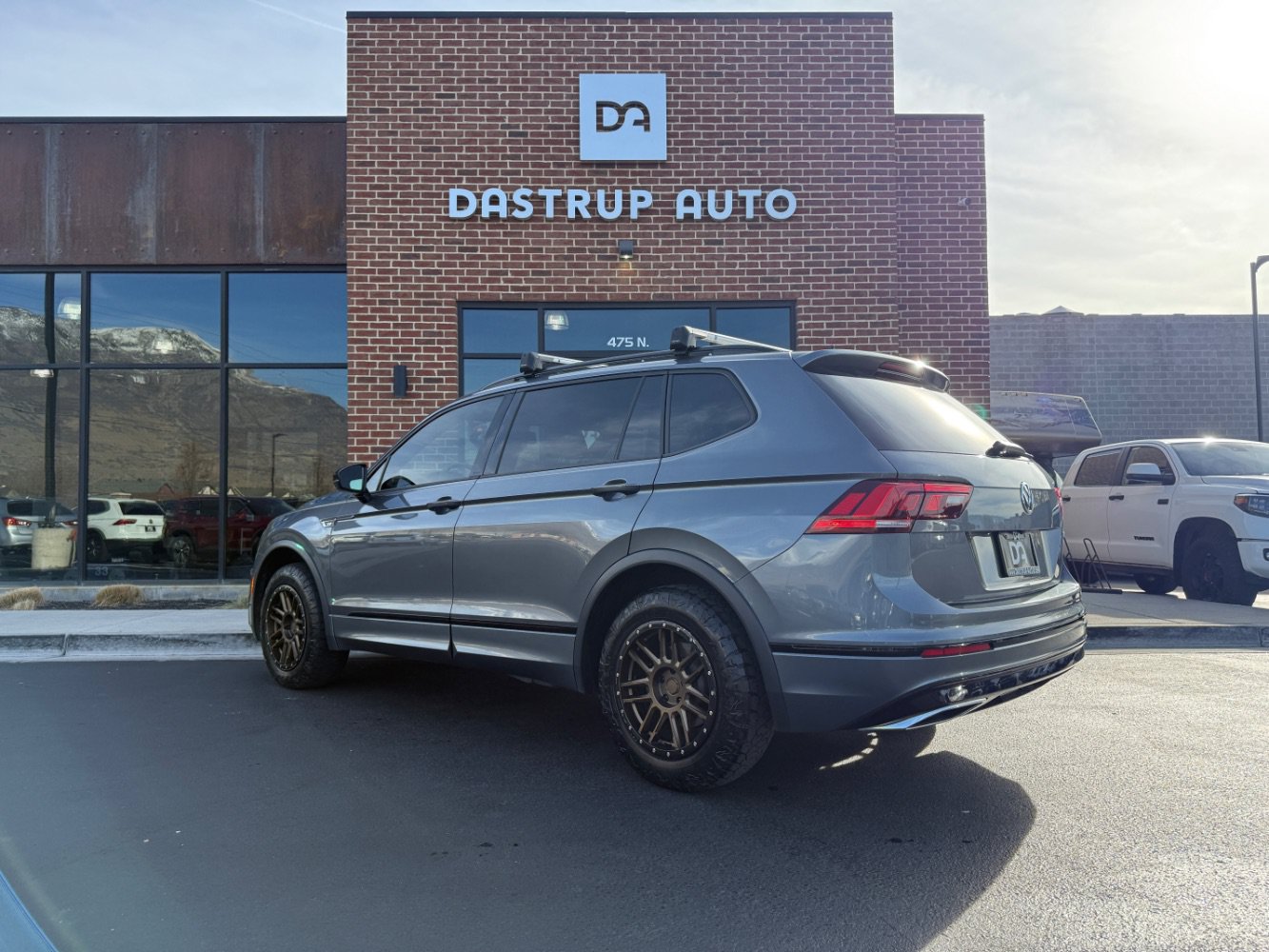 Used 2021 Volkswagen Tiguan SE R-Line AWD/4WD image 17