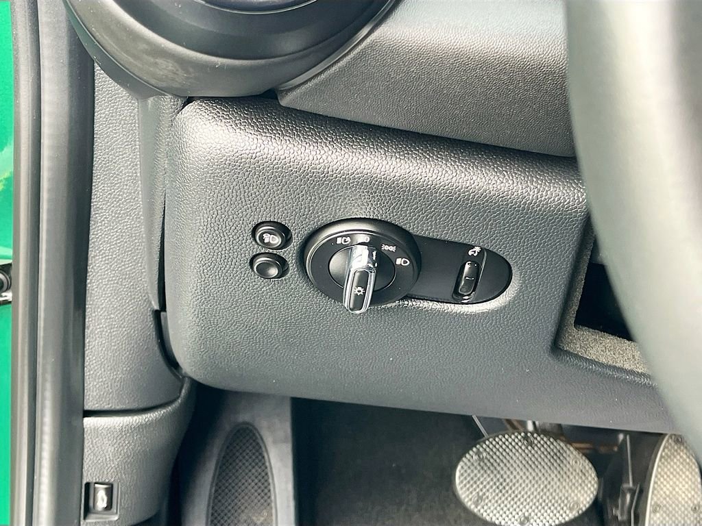 Used 2023 MINI Cooper 2-Door Hardtop image 10