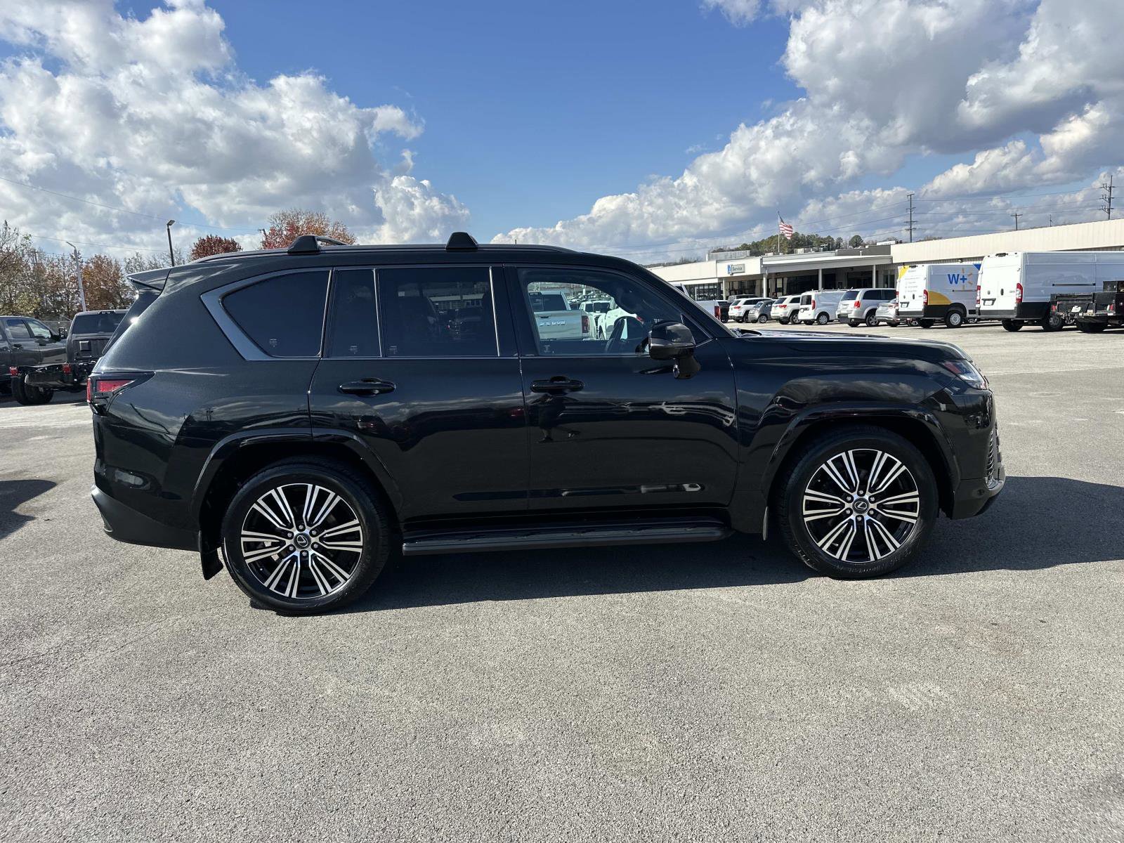 Used 2024 Lexus LX 600 4WD w/ Luxury Package image 4