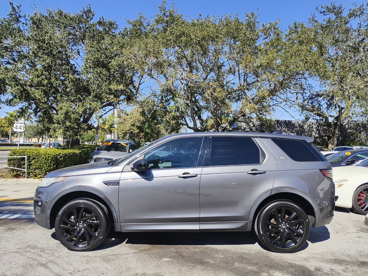 Used 2017 Land Rover Discovery Sport HSE image 4