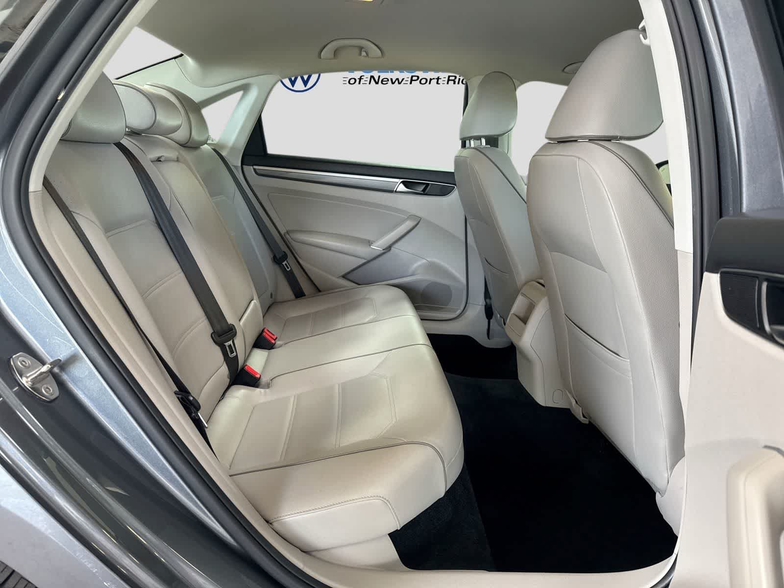 Used 2018 Volkswagen Passat 2.0T R-Line FWD image 26