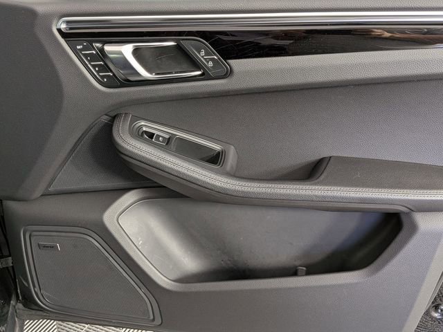 Used 2023 Porsche Macan Turbo image 35
