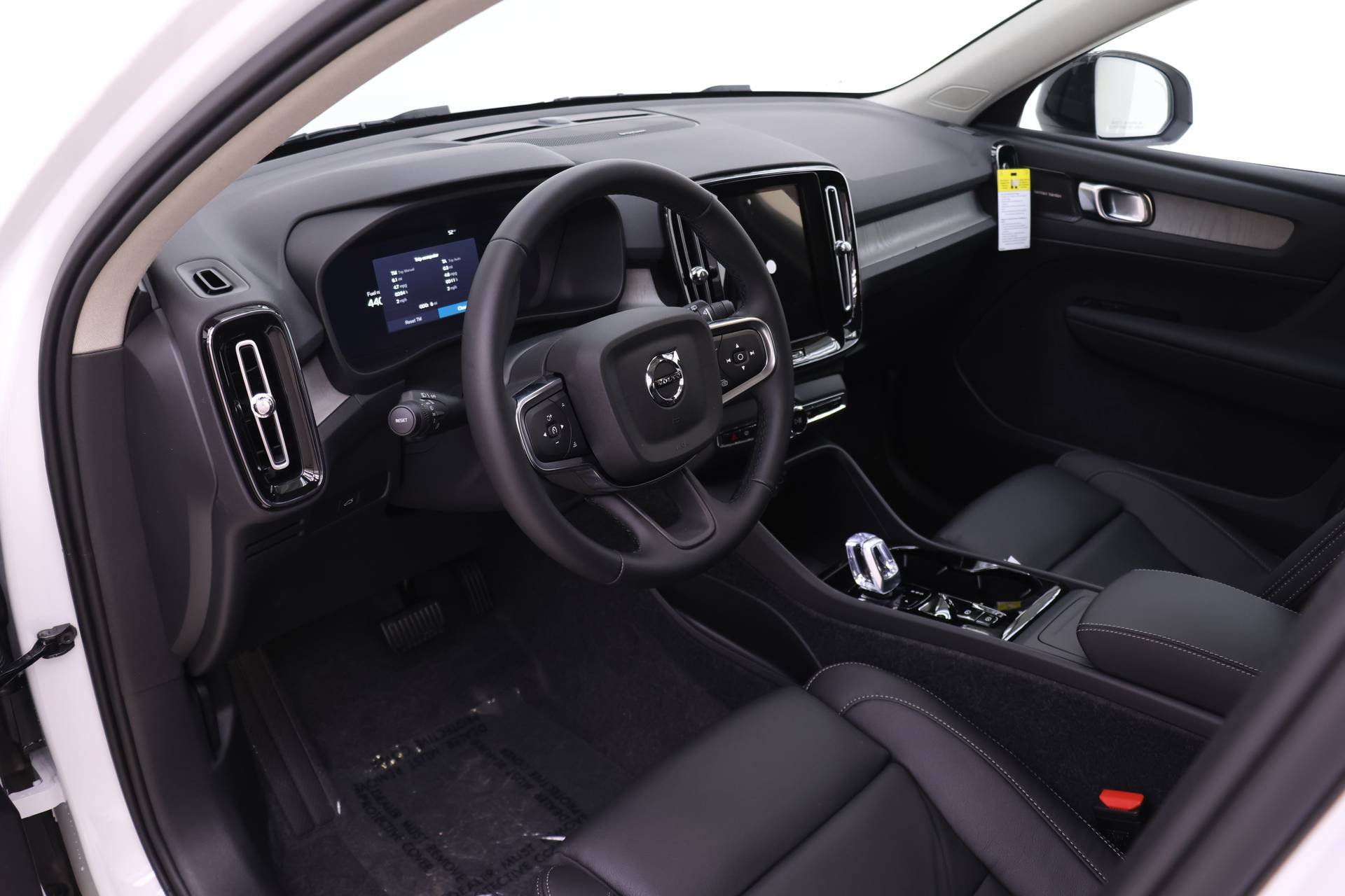 New 2026 Volvo XC40 B5 Ultra w/ Protection Package Premier AWD/4WD image 6