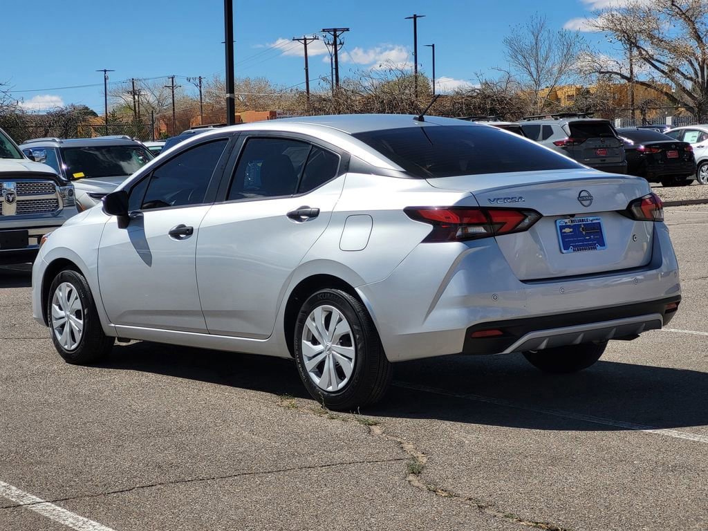 Used 2025 Nissan Versa S FWD image 3