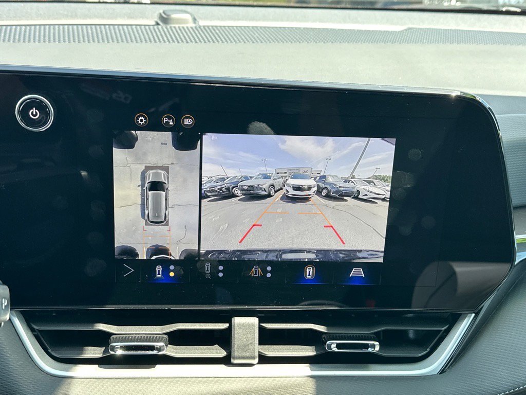 Used 2025 Chevrolet Equinox LT w/ Safety and Technology Package image 13