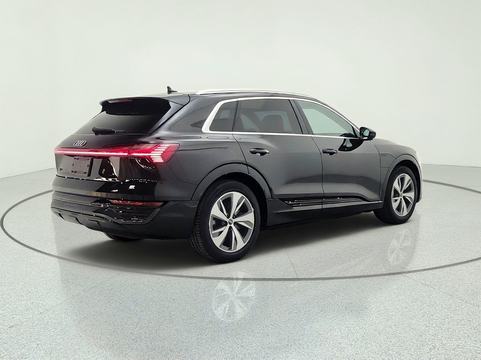 Used 2024 Audi Q8 e-tron Premium Plus w/ Premium Plus Package AWD/4WD image 5