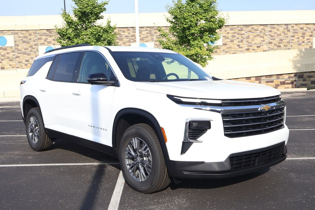 New 2026 Chevrolet Traverse LT w/ Driver Confidence Package image 3
