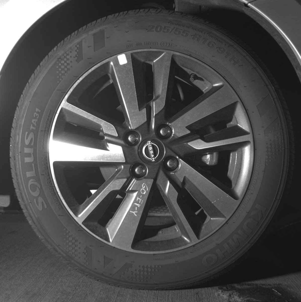 Used 2025 Nissan Versa SV image 13