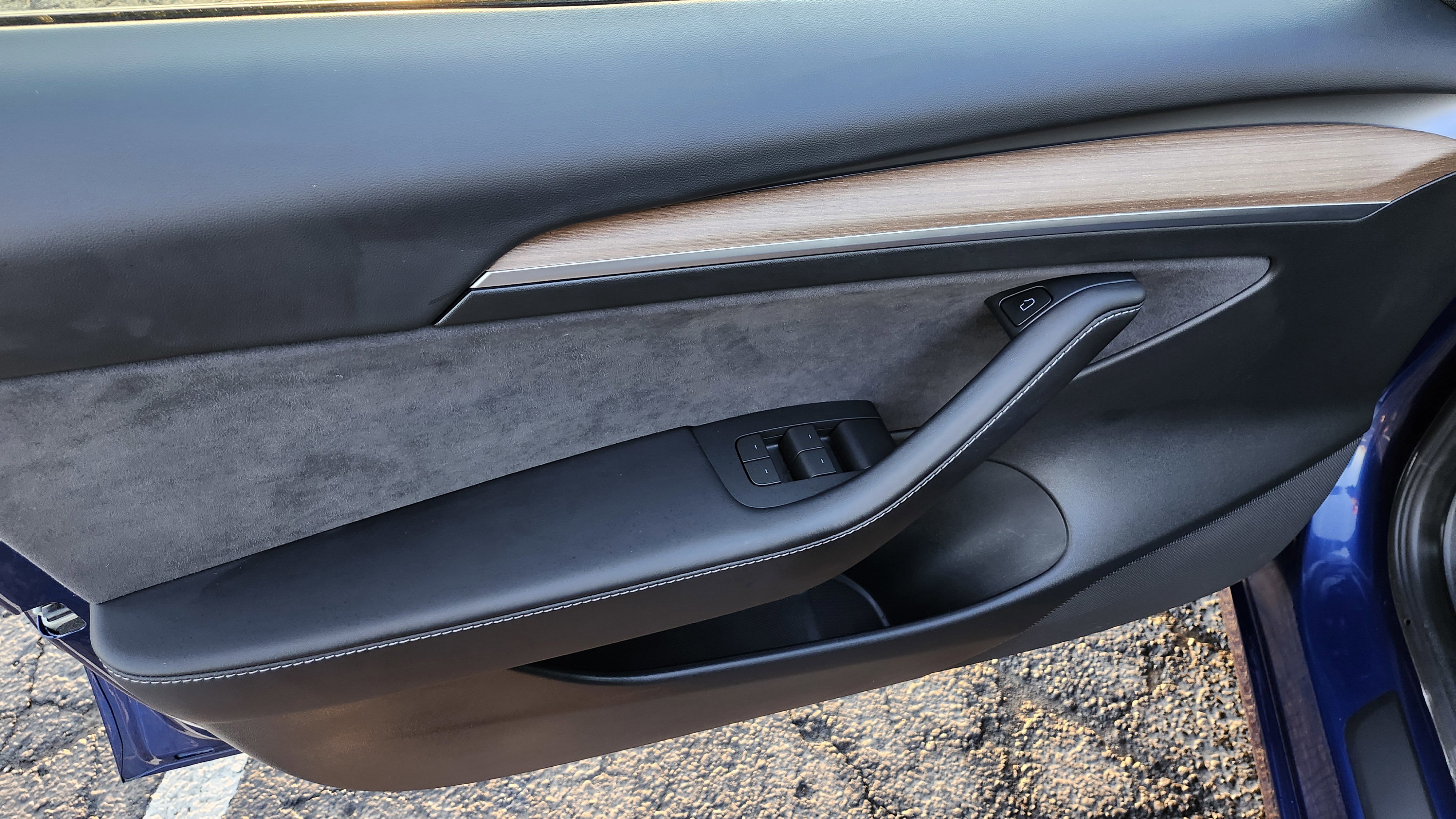 Used 2023 Tesla Model 3 Standard Range image 25