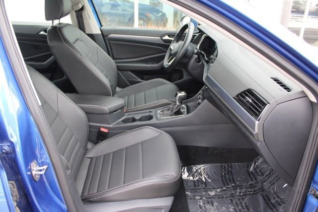 Used 2024 Volkswagen Jetta SE image 16