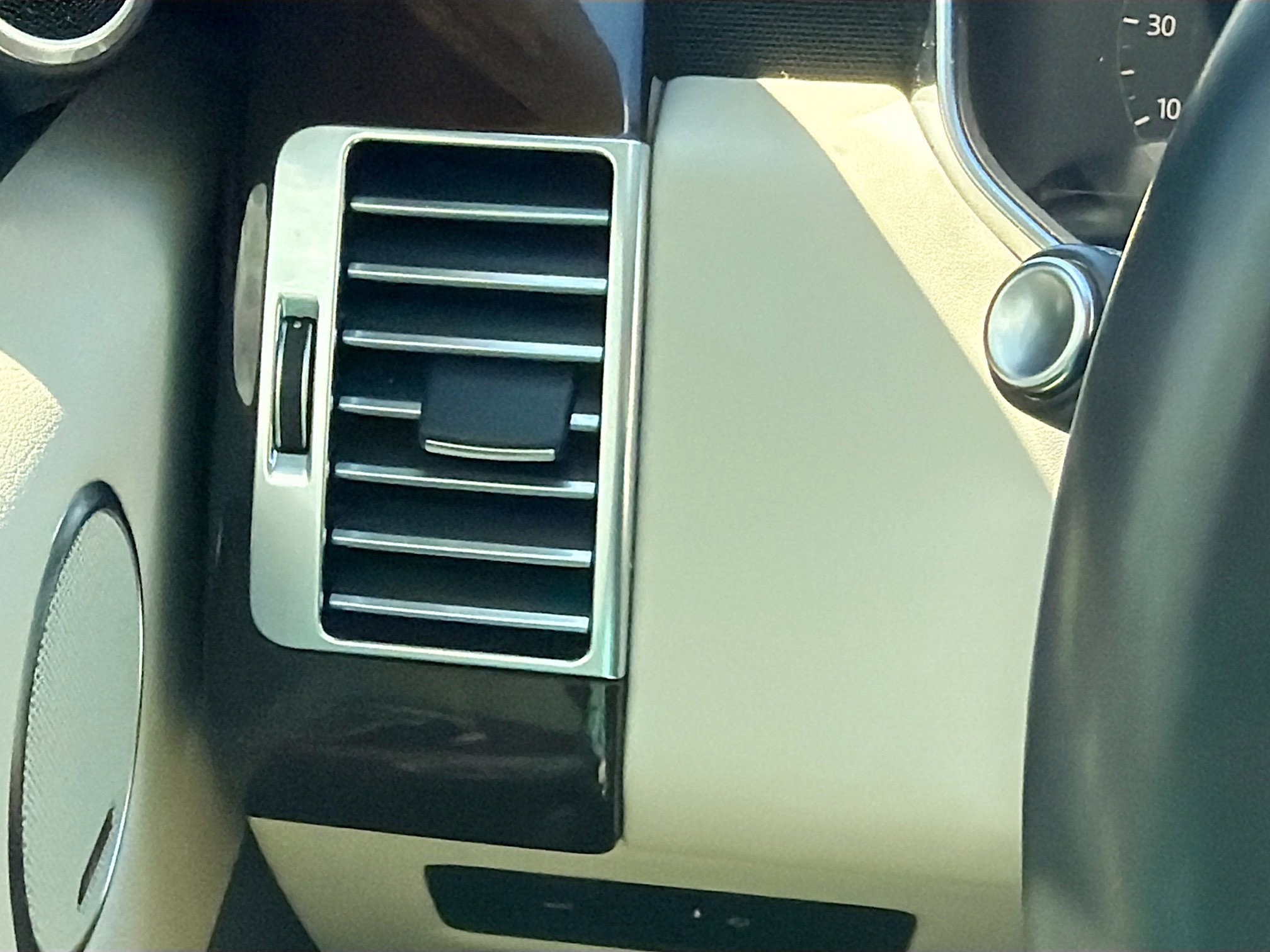 Used 2019 Land Rover Range Rover HSE image 35