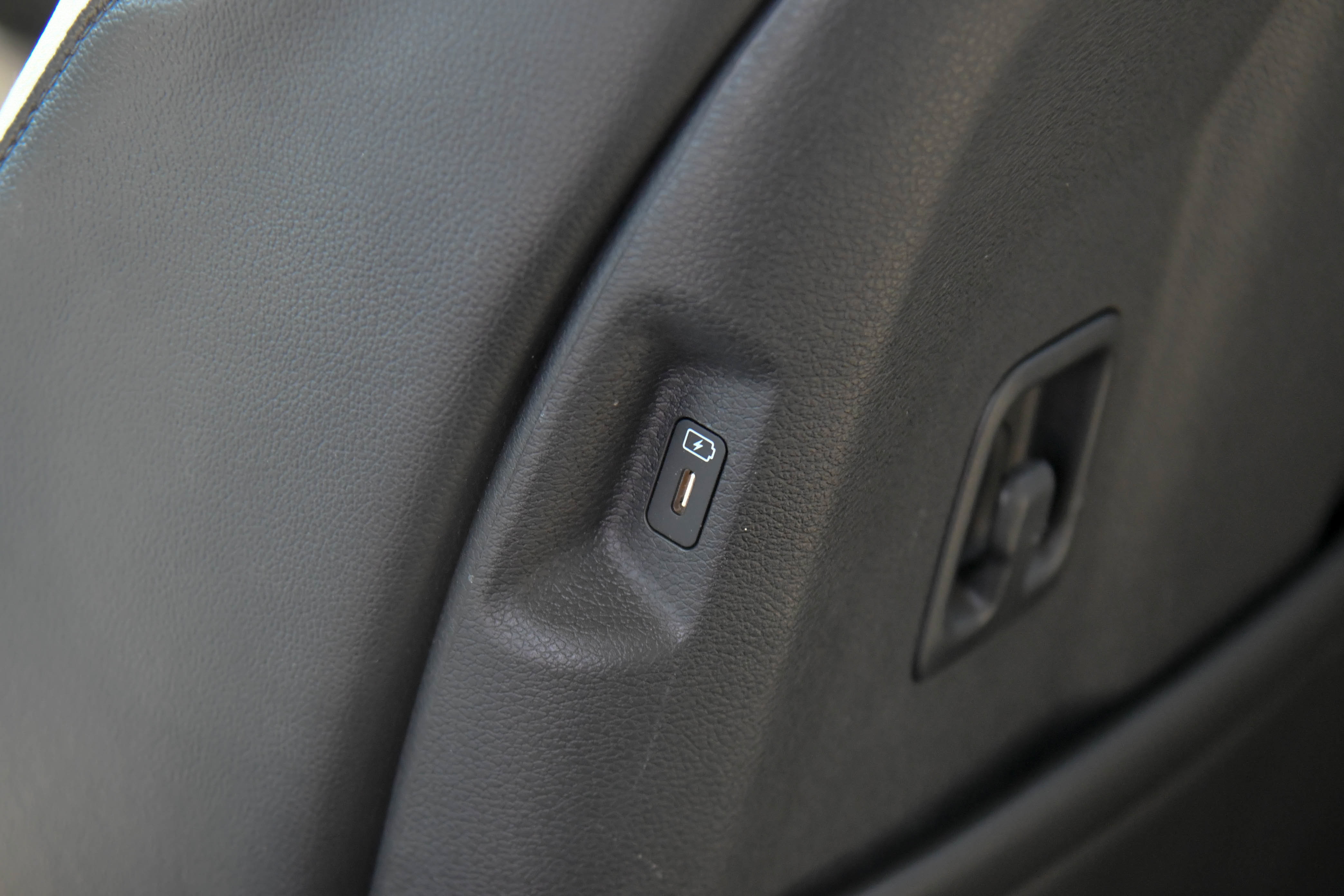 Used 2023 Kia Sportage EX FWD image 44