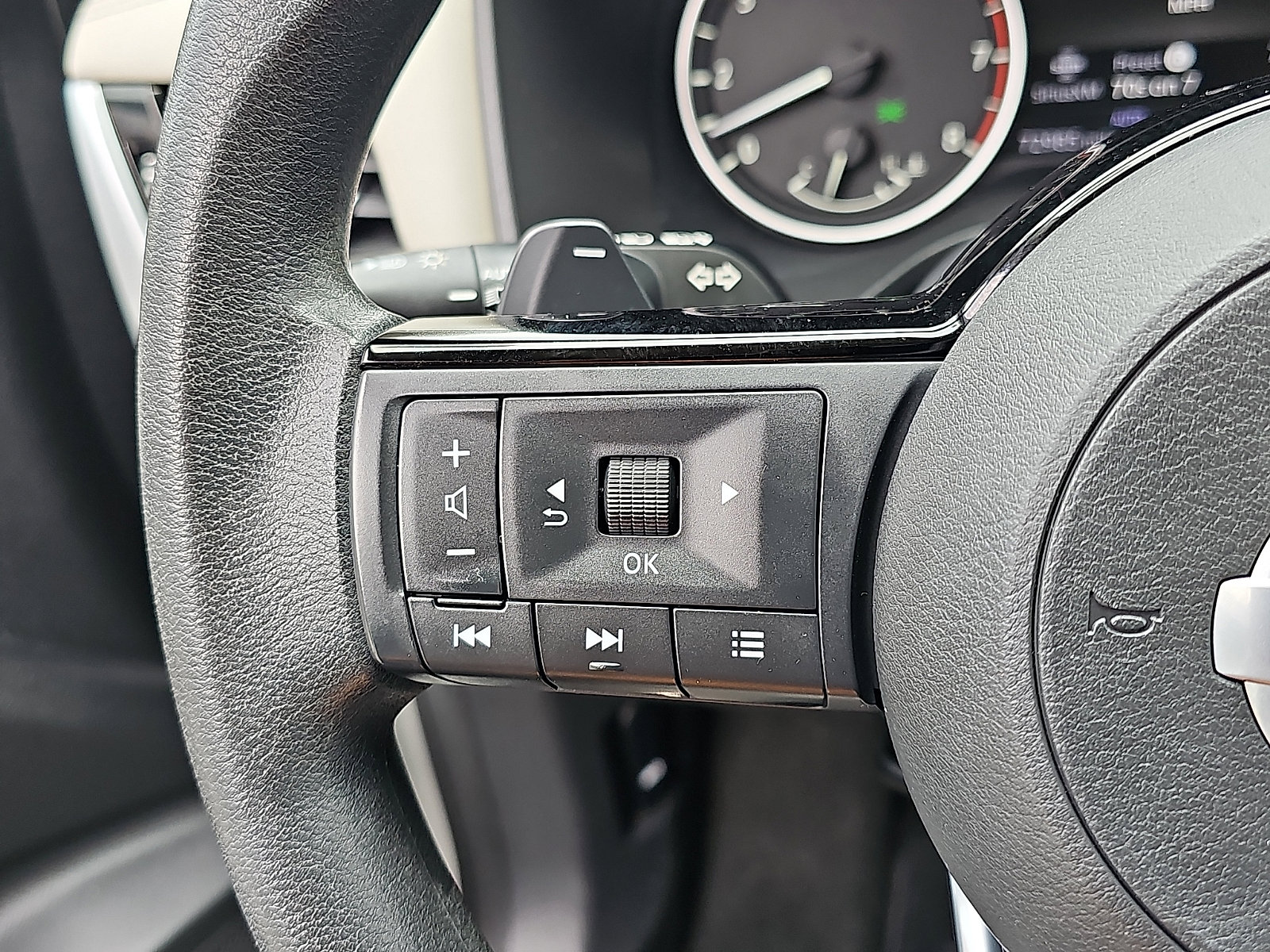 Used 2021 Nissan Rogue SV image 21