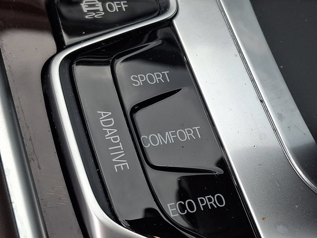 Used 2016 BMW 750i xDrive AWD/4WD image 25