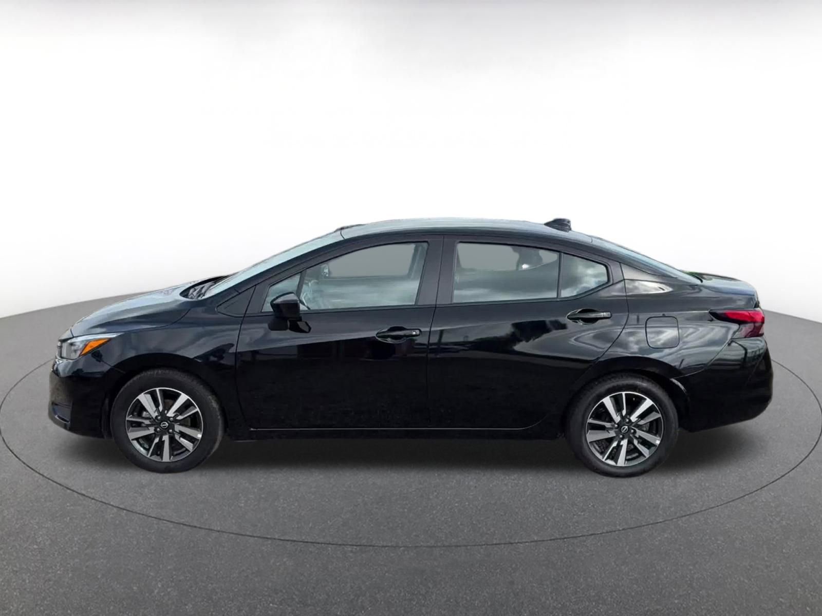 Used 2025 Nissan Versa SV image 7