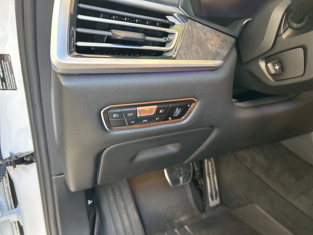 Used 2022 BMW X7 xDrive40i w/ M Sport Package image 59