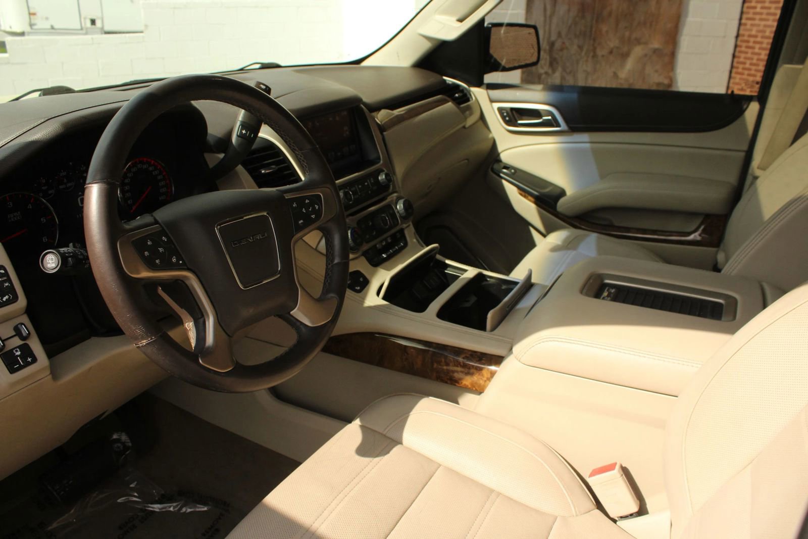 Used 2016 GMC Yukon Denali w/ Open Road Package AWD/4WD image 11