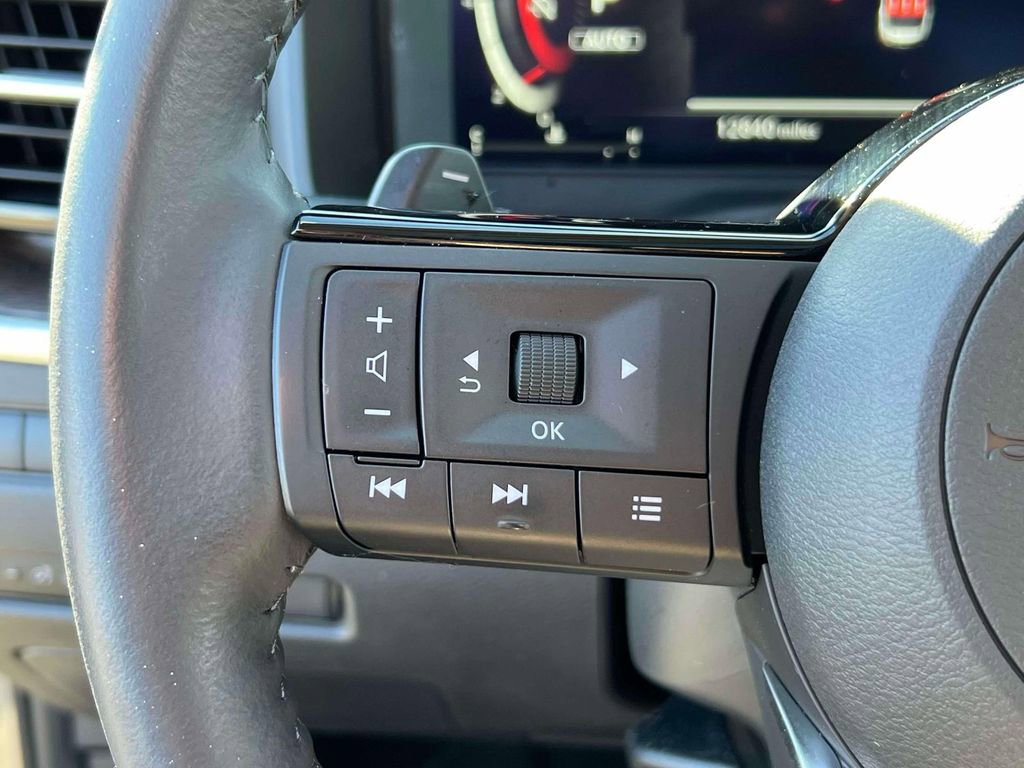 Used 2024 Nissan Rogue Platinum image 23