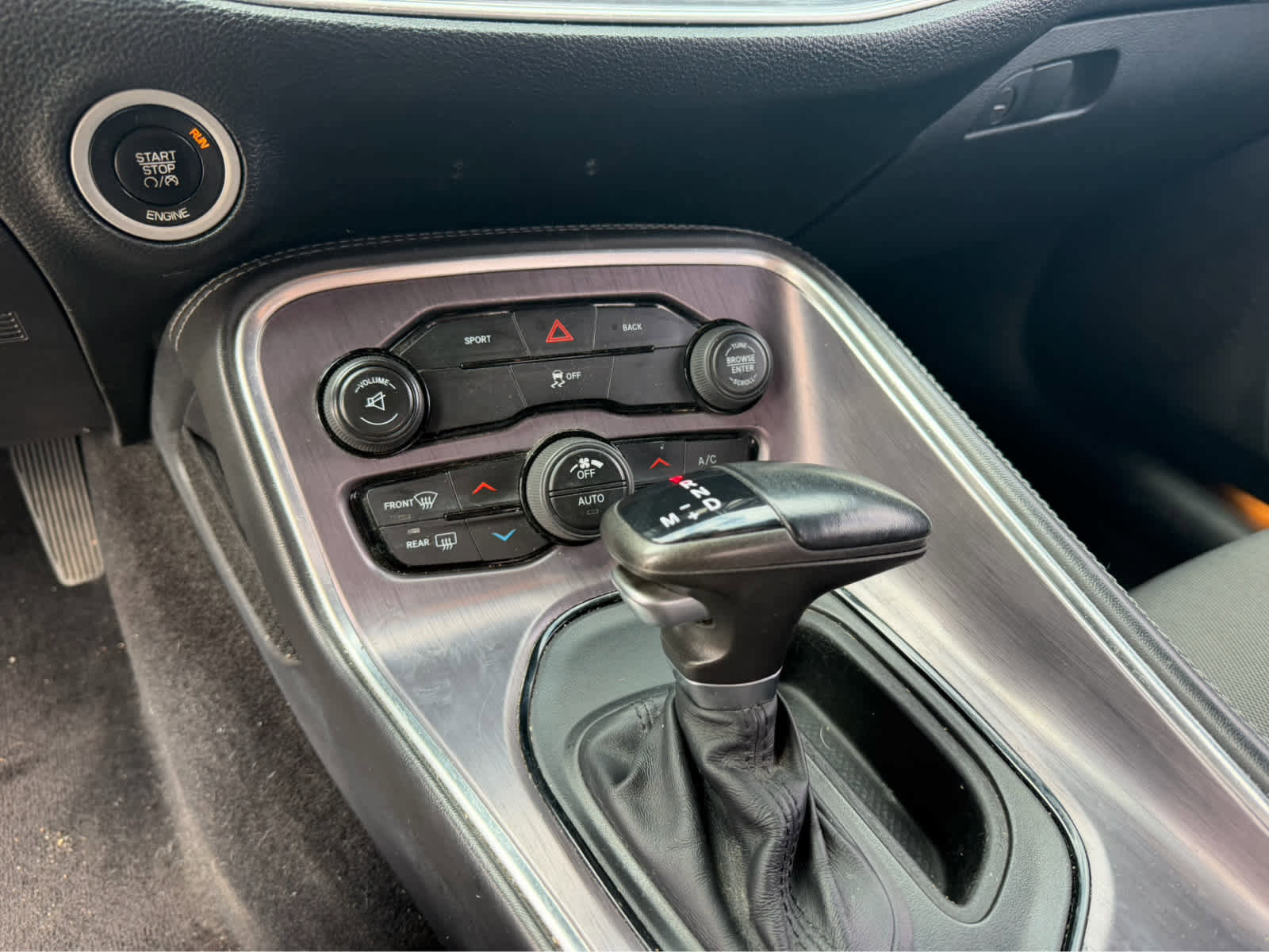 Used 2015 Dodge Challenger SXT RWD image 10
