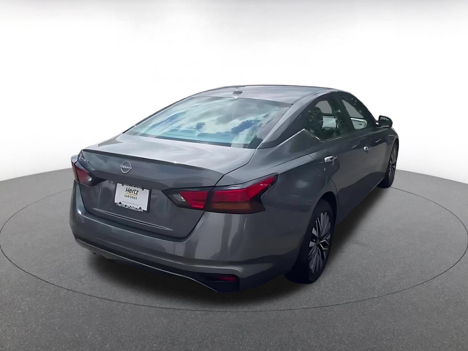 Used 2025 Nissan Altima 2.5 SV FWD image 15
