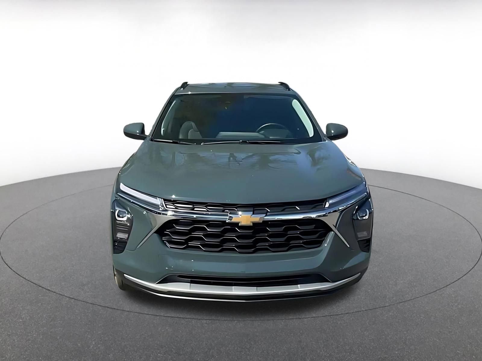 Used 2025 Chevrolet Trax LT w/ LT Convenience Package image 4