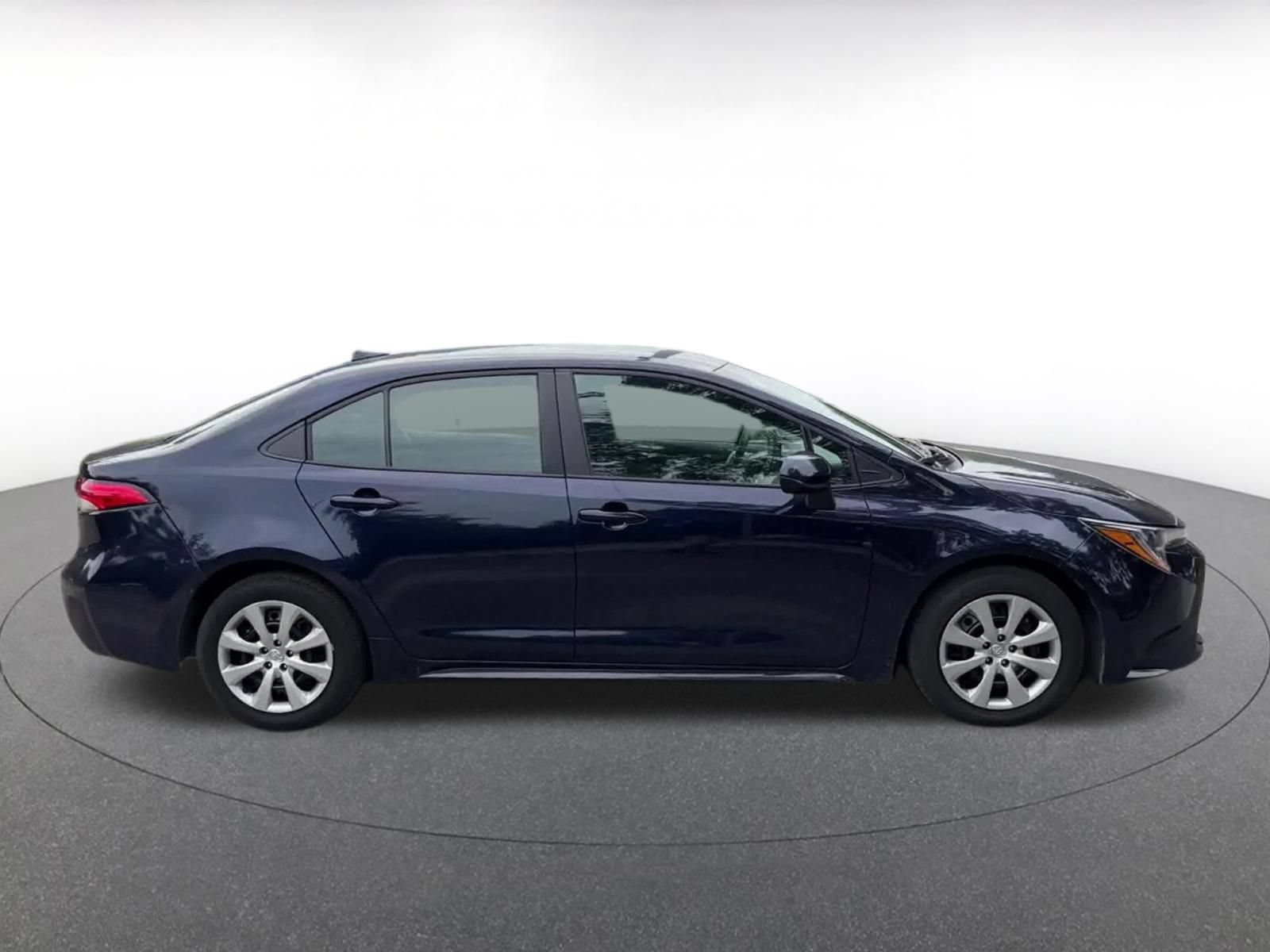 Used 2025 Toyota Corolla LE FWD image 15