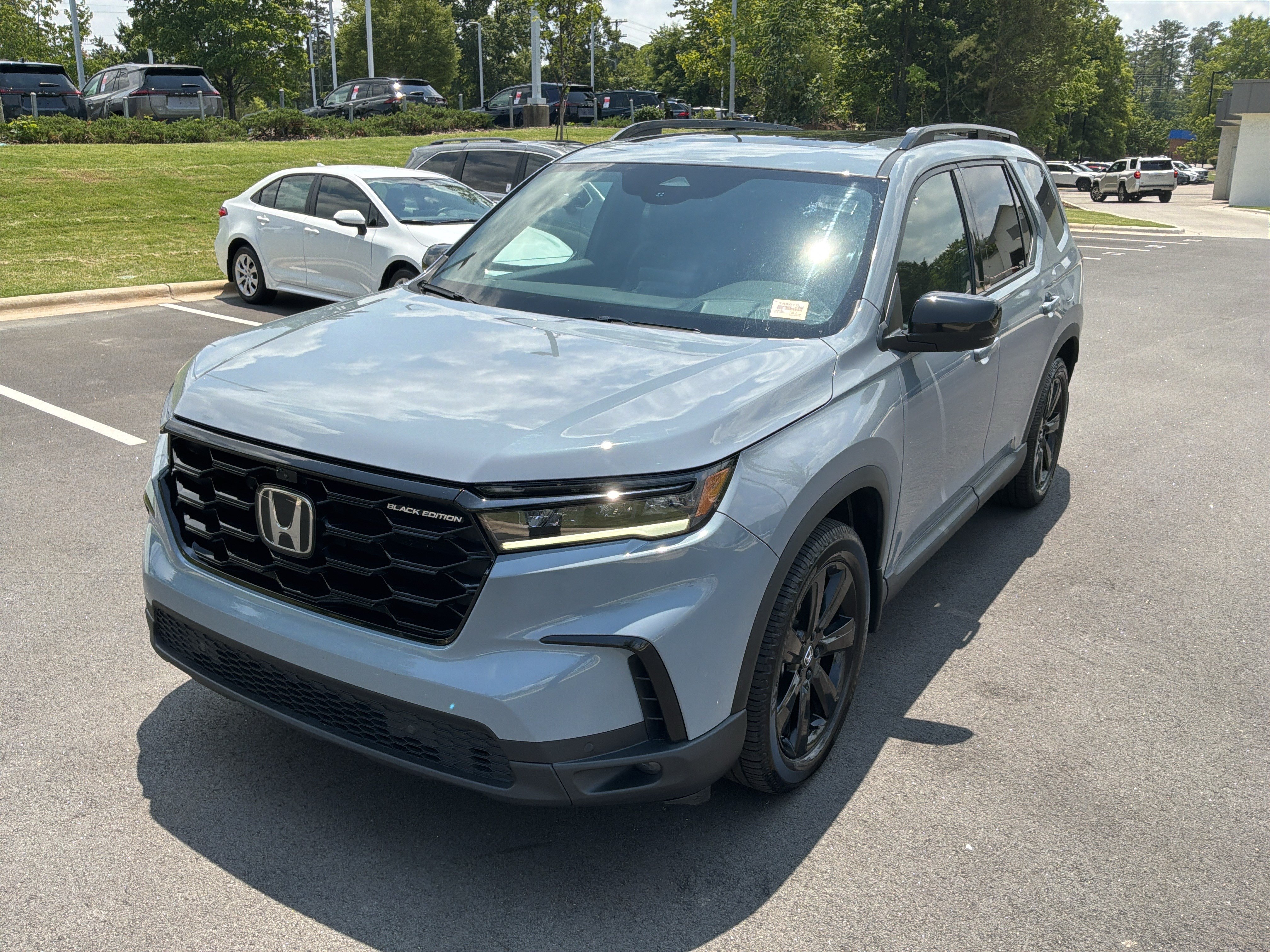 Used 2025 Honda Pilot Black Edition image 5