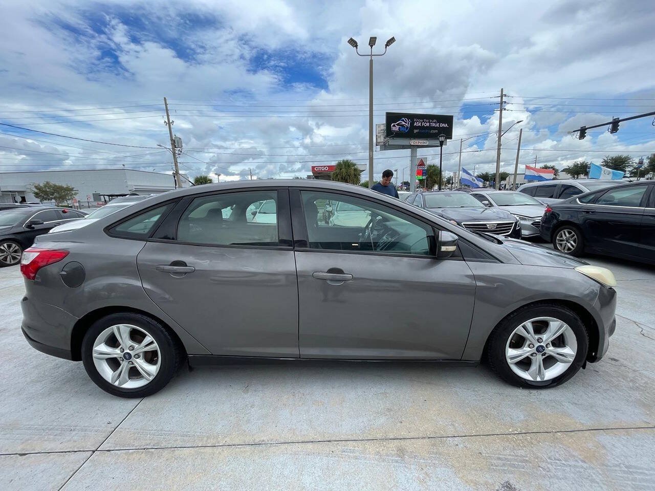 Used 2014 Ford Focus SE FWD image 4