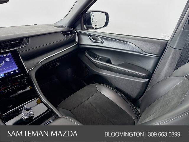 Used 2024 Jeep Grand Cherokee Altitude image 22