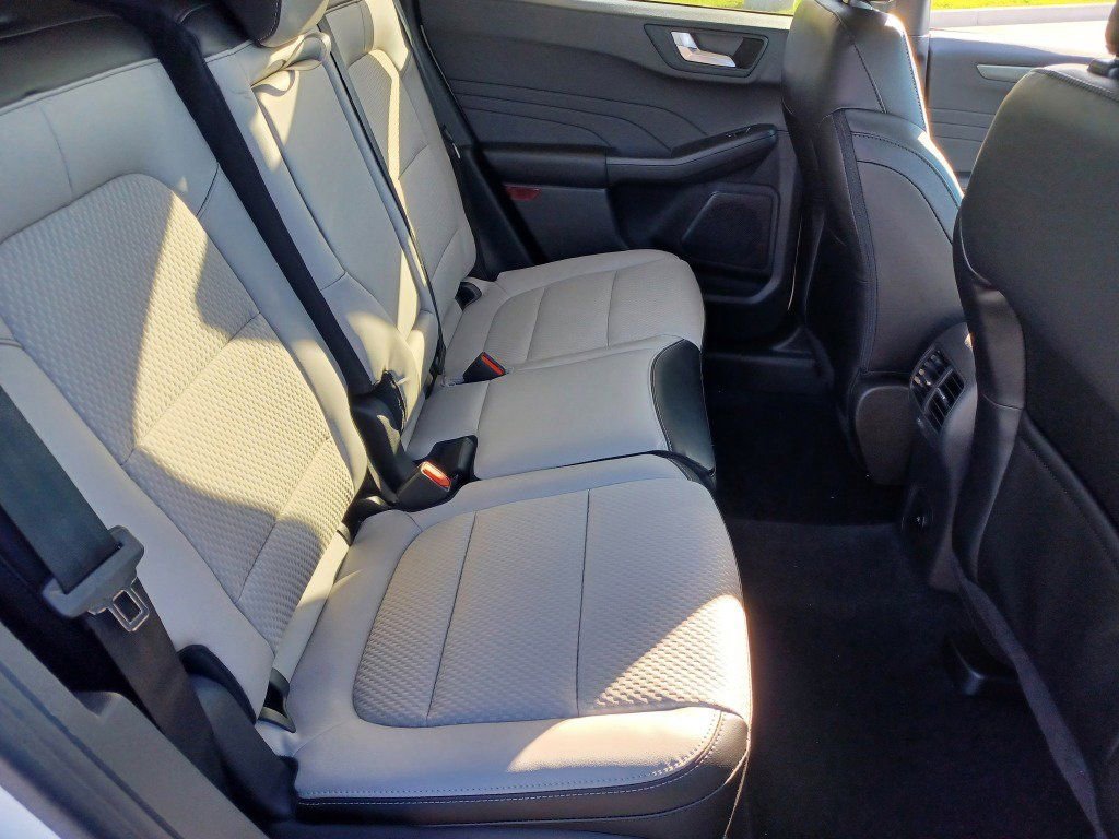 Used 2023 Ford Escape SE image 12