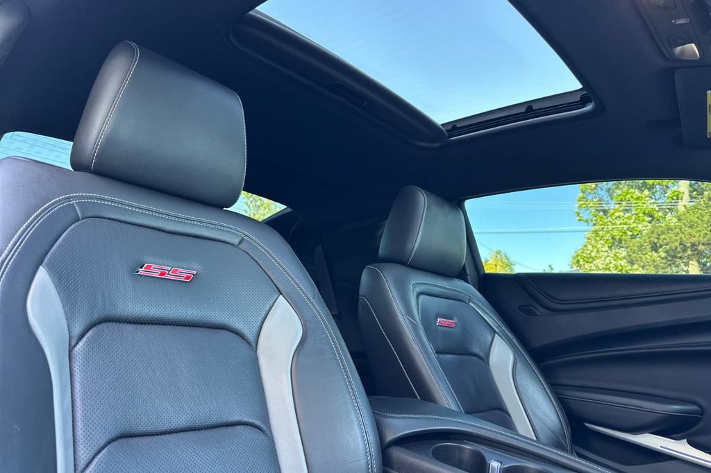 Used 2016 Chevrolet Camaro SS RWD image 15