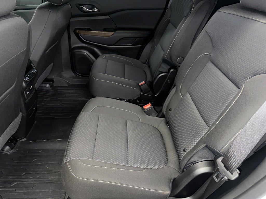 Used 2023 GMC Acadia SLE w/ Driver Convenience Package image 18