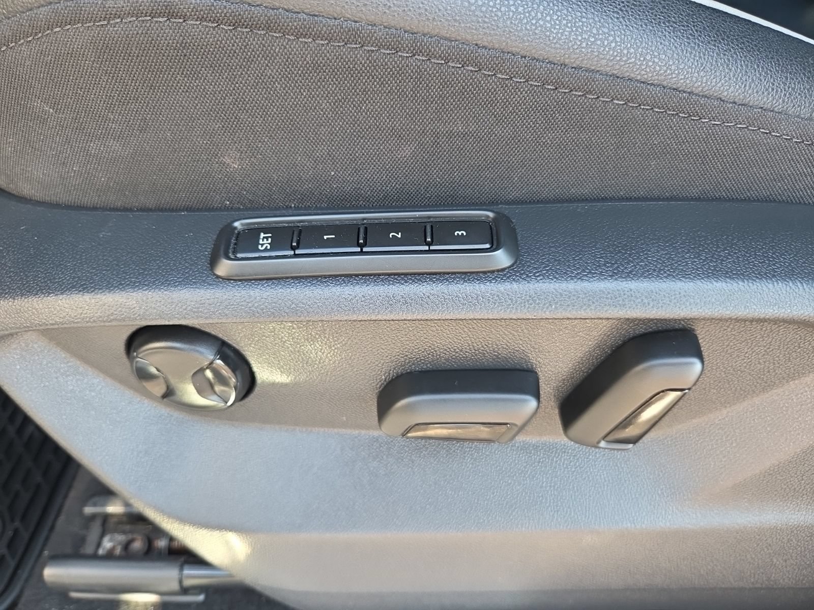 Used 2019 Volkswagen Tiguan SEL Premium R-Line AWD/4WD image 19