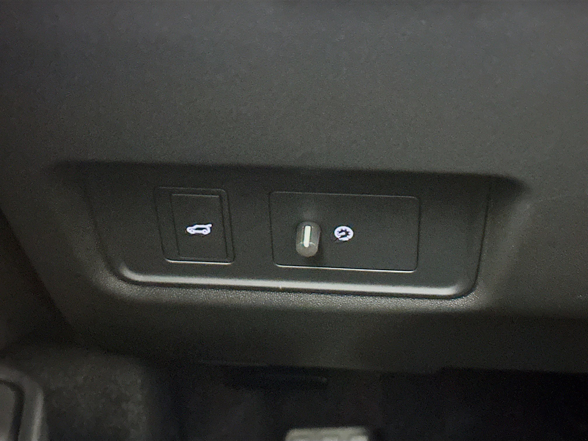 Used 2024 Jaguar E-PACE R-Dynamic SE image 16