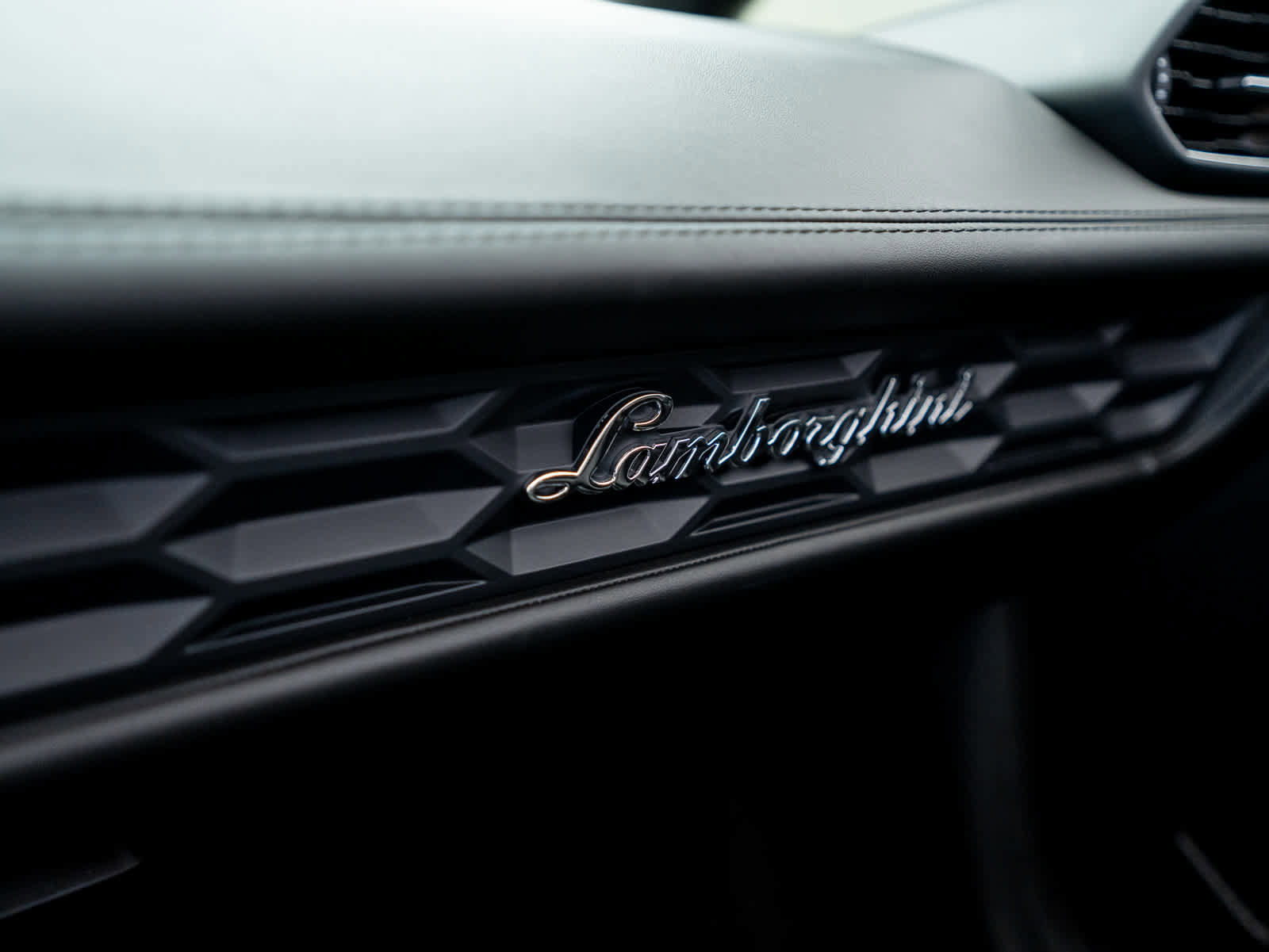 Used 2017 Lamborghini Huracan LP 580-2 RWD image 28