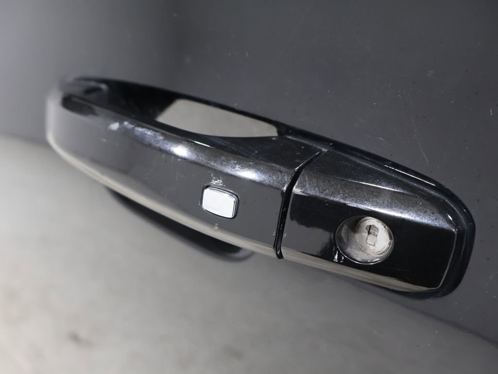 Used 2016 GMC Yukon SLT image 9