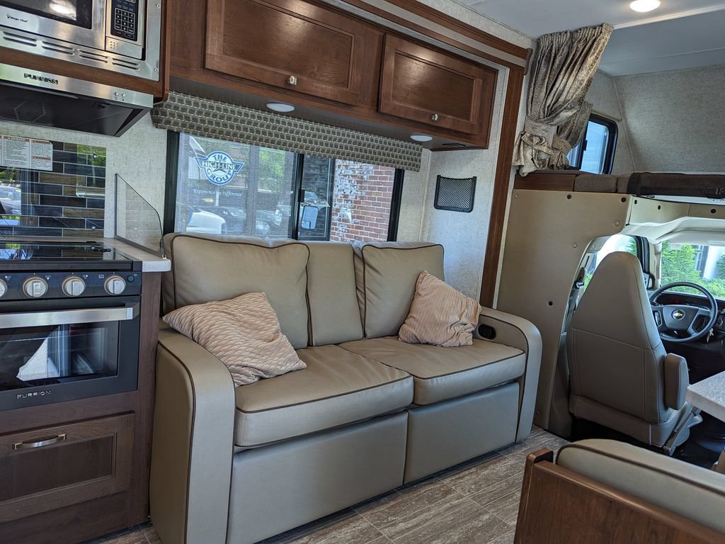 Used 2019 Chevrolet Express 4500 w/ RV Package RWD image 50