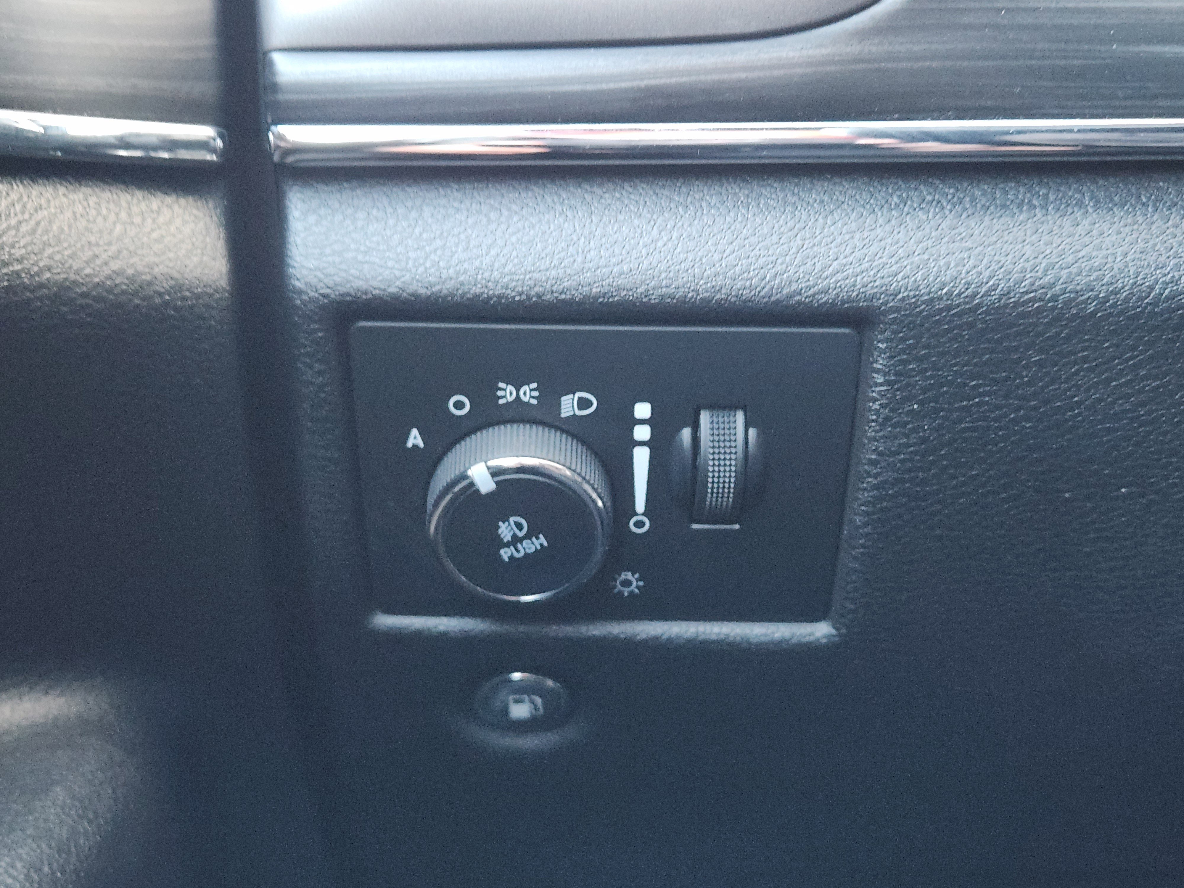 Used 2020 Jeep Grand Cherokee Limited image 22