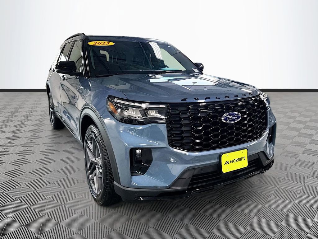 Used 2025 Ford Explorer ST-Line w/ Premium Package image 3