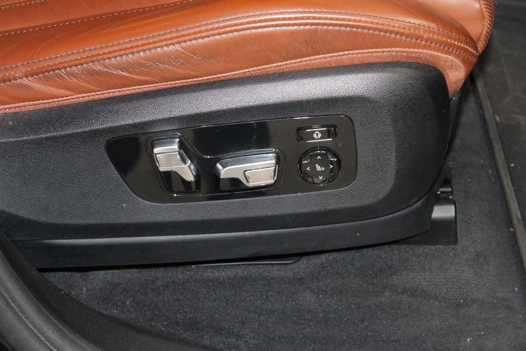 Used 2024 BMW X7 M60i w/ Executive Package image 28